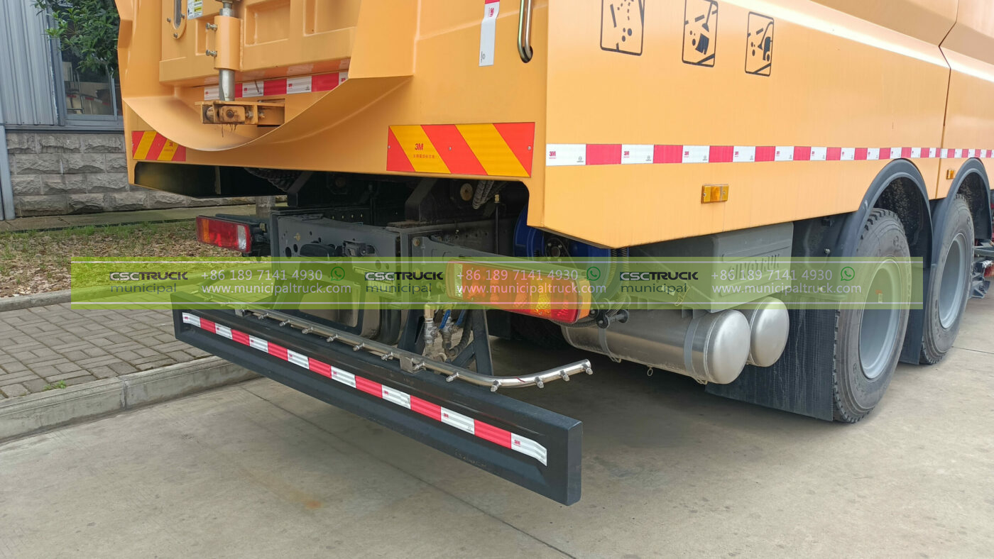 SINOTRUK 20CBM Road Sweeper Truck Back Details