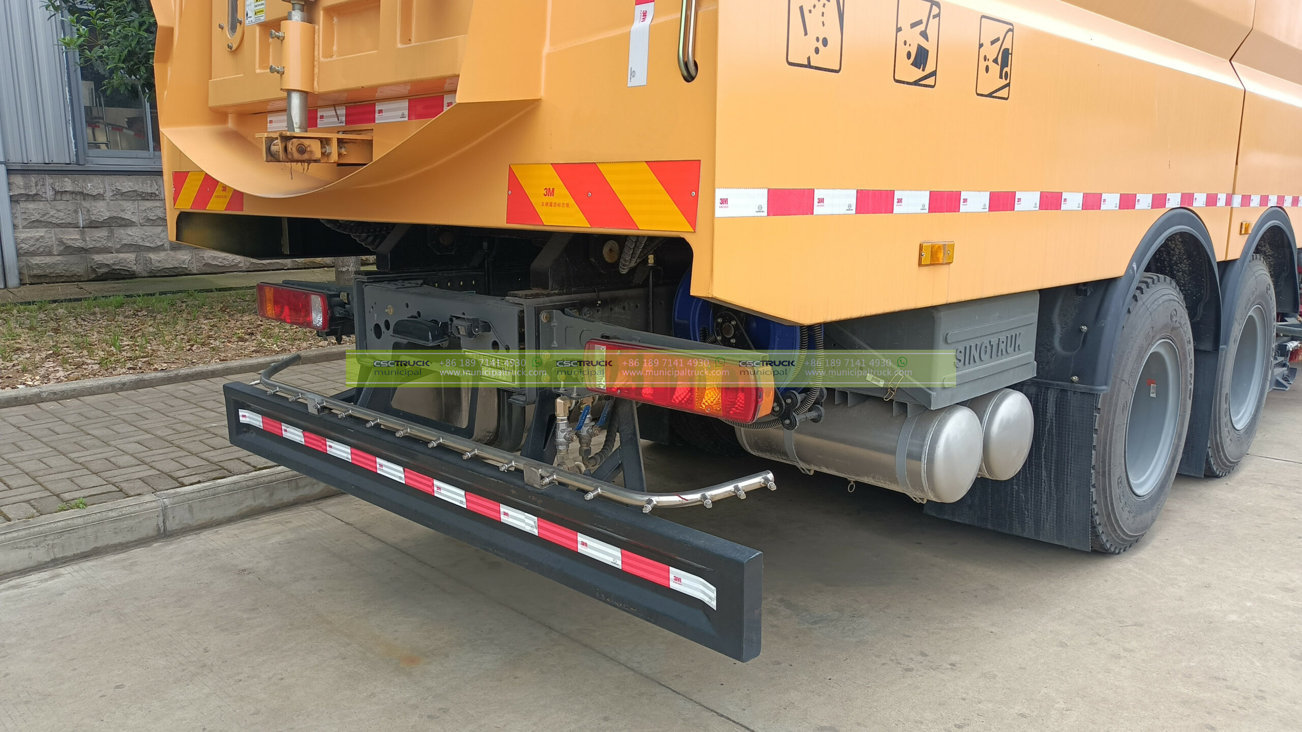 SINOTRUK 20CBM Road Sweeper Truck Back Details SINOTRUK 20CBM Road Sweeper Truck Back Details