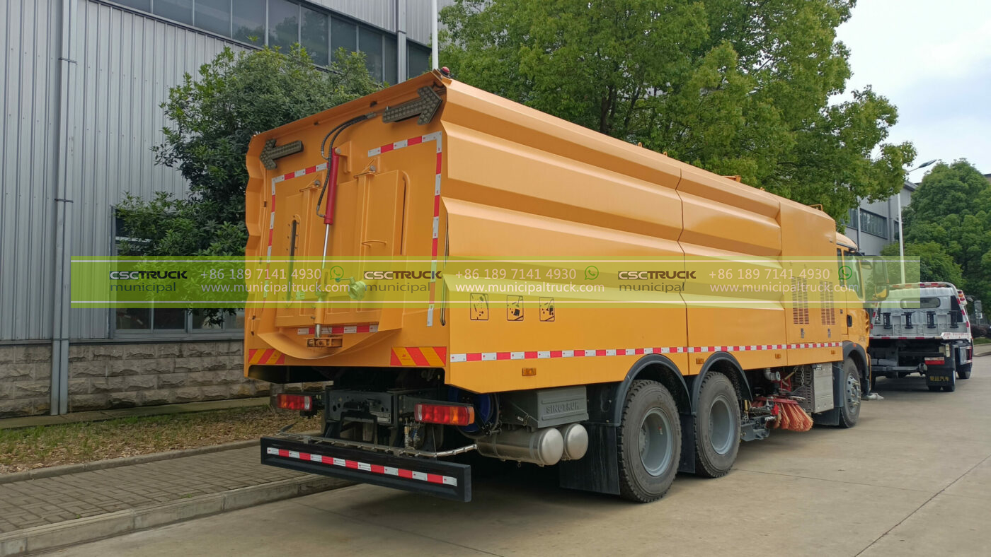 SINOTRUK 20CBM Road Sweeper Truck Side