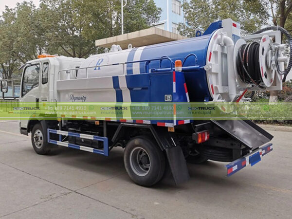 SINOTRUK 5,000L Sewer Cleaning Truck Left