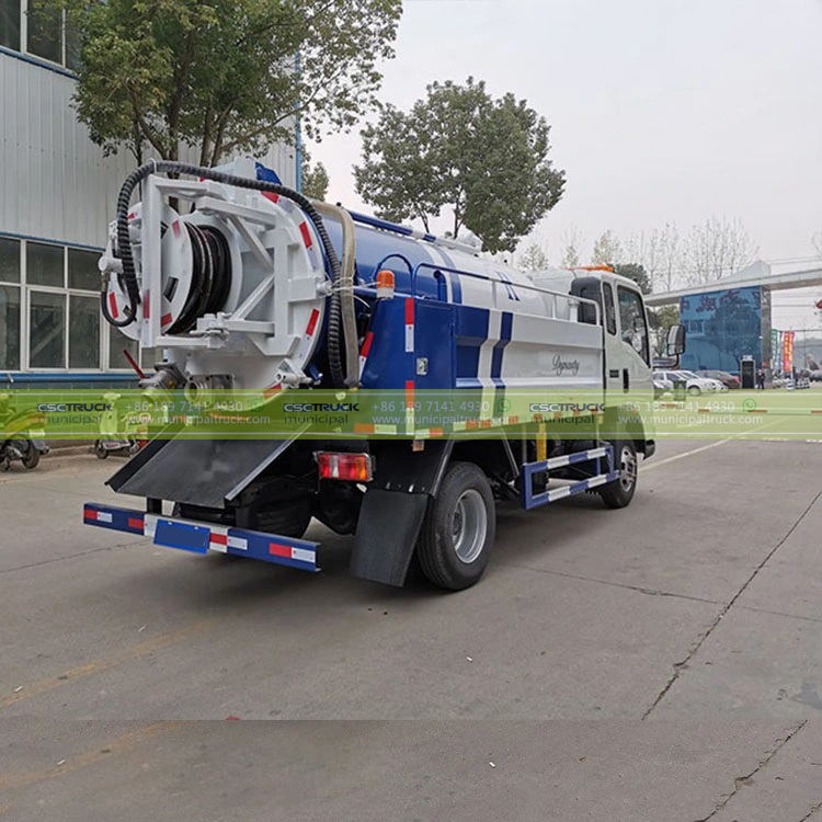 SINOTRUK 5,000L Sewer Cleaning Truck Right SINOTRUK 5,000L Sewer Cleaning Truck Right