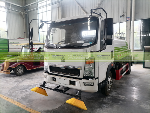 SINOTRUK 5,000L Water Tank Truck Head SINOTRUK 5,000L Water Tank Truck Head