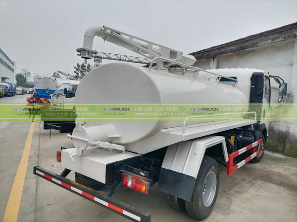 SINOTRUK 5CBM Fecal Suction Truck Back SINOTRUK 5CBM Fecal Suction Truck Back