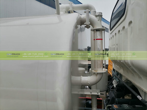 SINOTRUK 5CBM Fecal Suction Truck Details SINOTRUK 5CBM Fecal Suction Truck Details