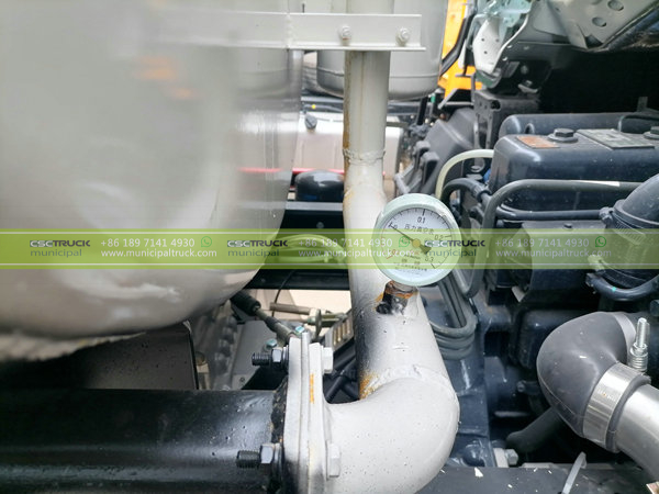 SINOTRUK 5CBM Fecal Suction Truck Pressure Watch SINOTRUK 5CBM Fecal Suction Truck Pressure Watch