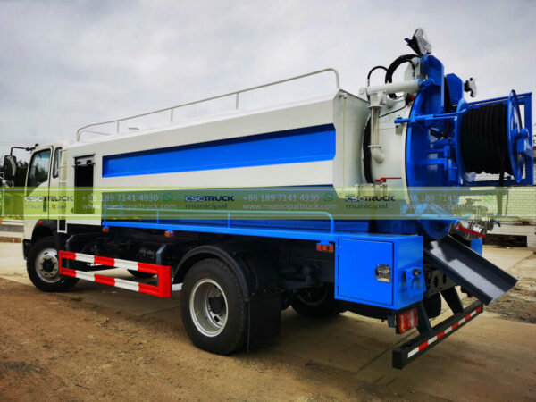 SINOTRUK 6,000L Combined Jetting Sucker Truck Back