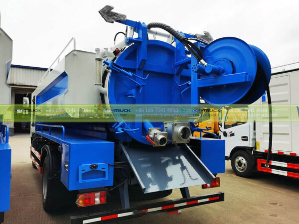 SINOTRUK 6,000L Combined Jetting Sucker Truck Back Details