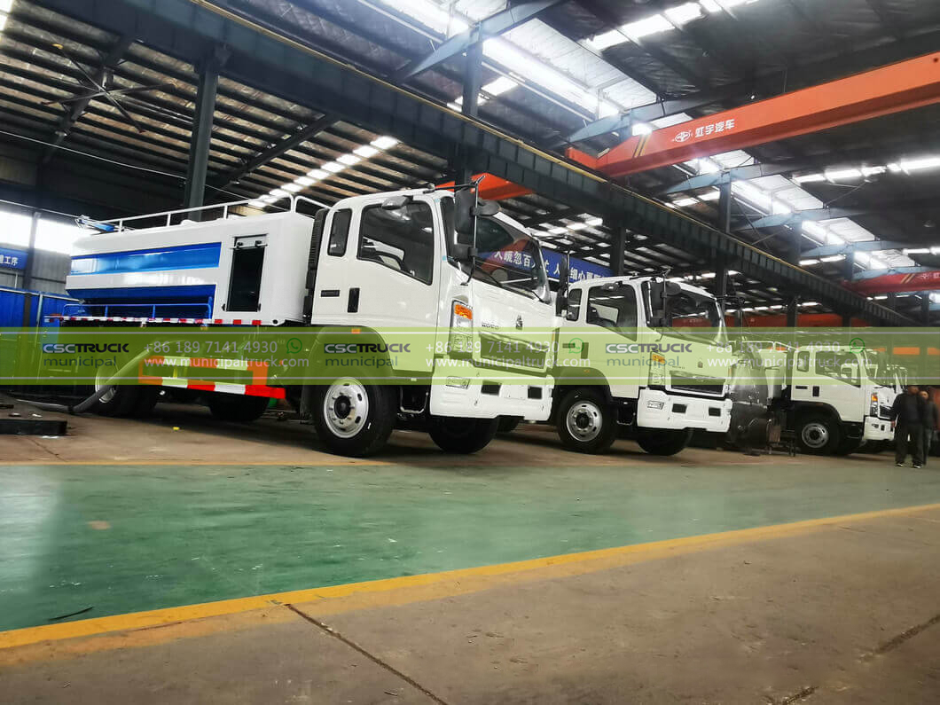 SINOTRUK 6,000L Combined Jetting Sucker Truck Team SINOTRUK 6,000L Combined Jetting Sucker Truck Team