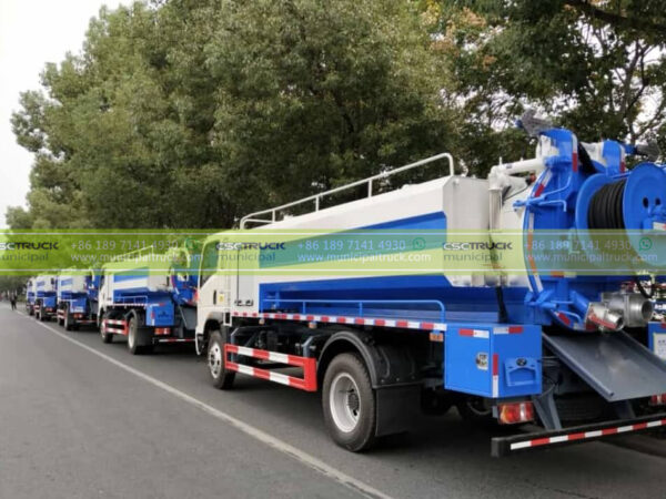 SINOTRUK 6,000L Combined Jetting Sucker Truck in Line
