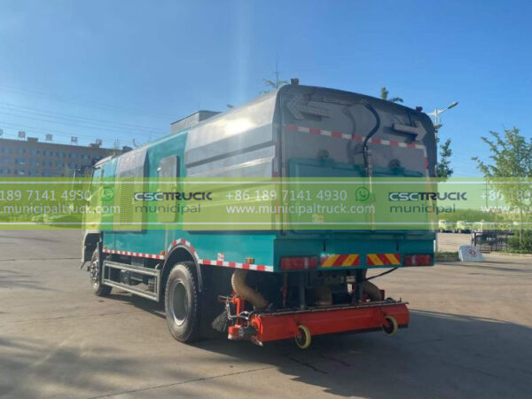 SINOTRUK Dry Clean Sweeper Truck Back View