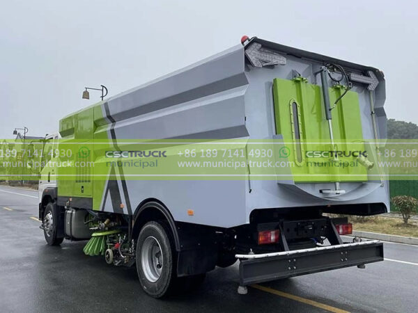 SINOTRUK Municipal Street Cleaning Truck Back