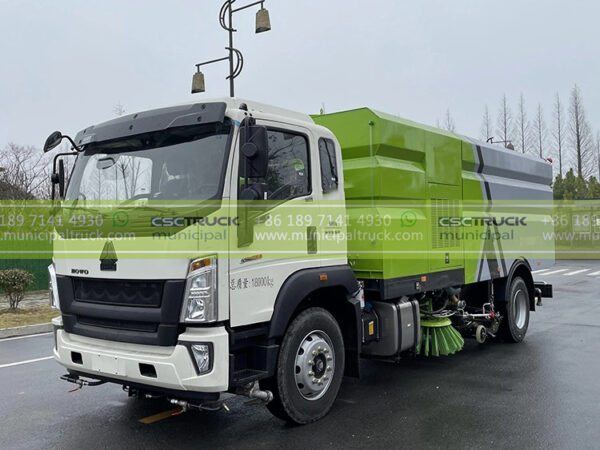 SINOTRUK Municipal Street Cleaning Truck Side