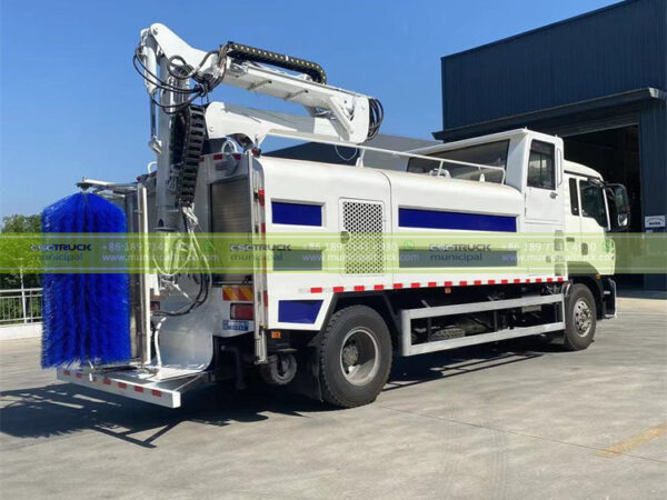 SINOTRUK Road Fence Cleaning Truck Back Left