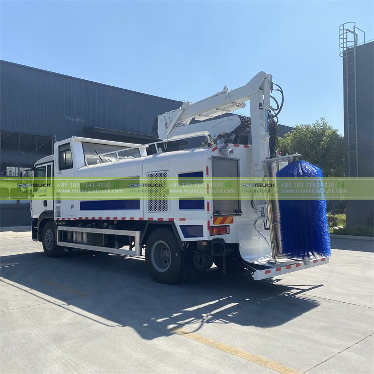 SINOTRUK Road Fence Cleaning Truck Back SINOTRUK Road Fence Cleaning Truck Back