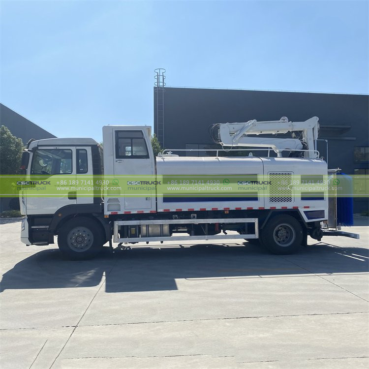 SINOTRUK Road Fence Cleaning Truck Container SINOTRUK Road Fence Cleaning Truck Container