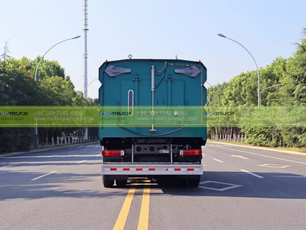 SINOTRUK Road Flushing Sweeper Truck Back