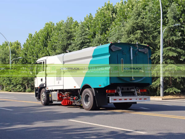 SINOTRUK Road Flushing Sweeper Truck Back View