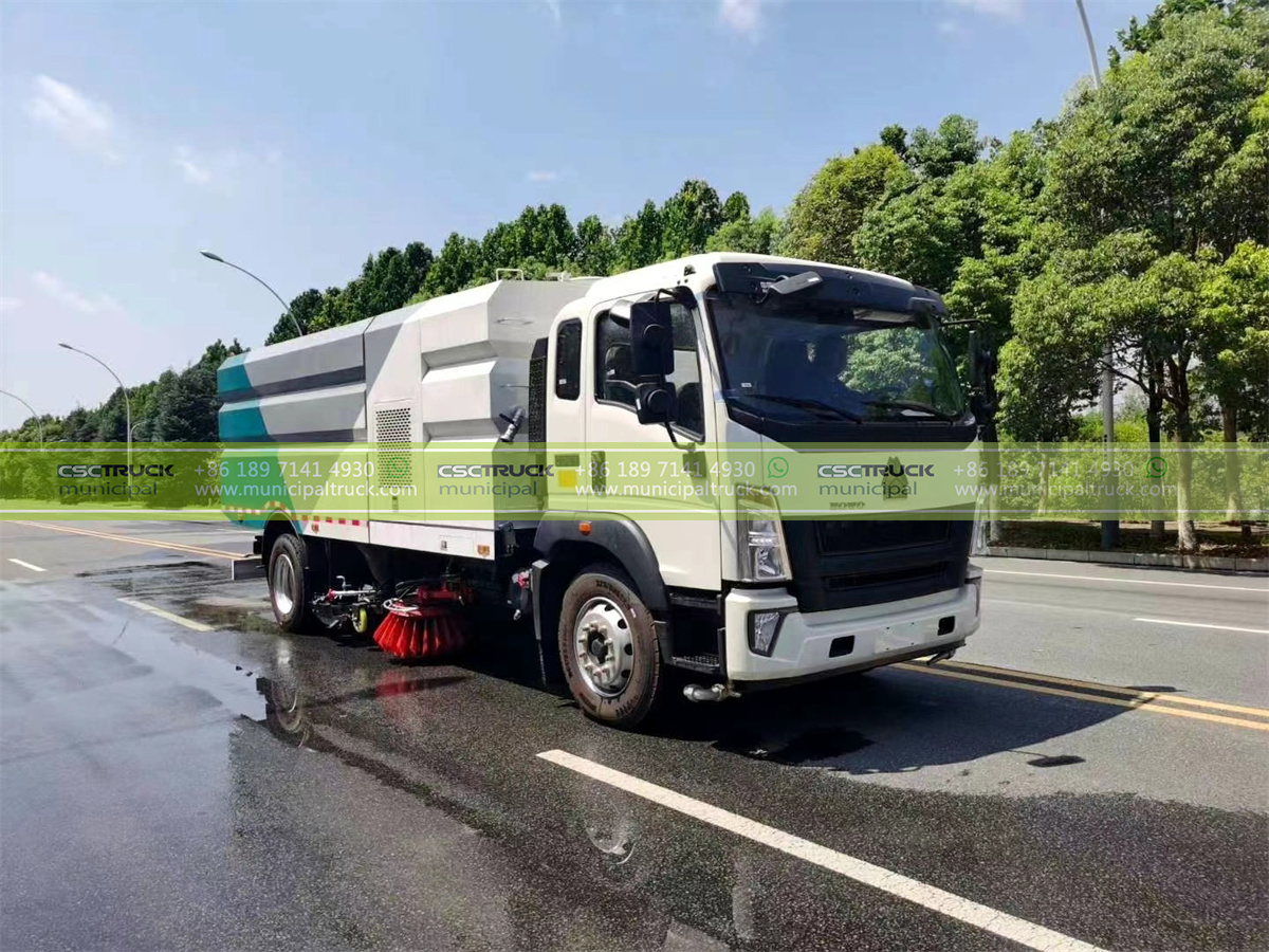SINOTRUK Road Flushing Sweeper Truck Right SINOTRUK Road Flushing Sweeper Truck Right