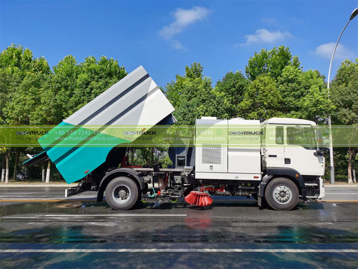 SINOTRUK Road Flushing Sweeper Truck Working SINOTRUK Road Flushing Sweeper Truck Working