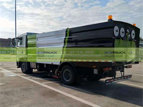 SINOTRUK Vacuum Clean Sweeper Truck Left Back