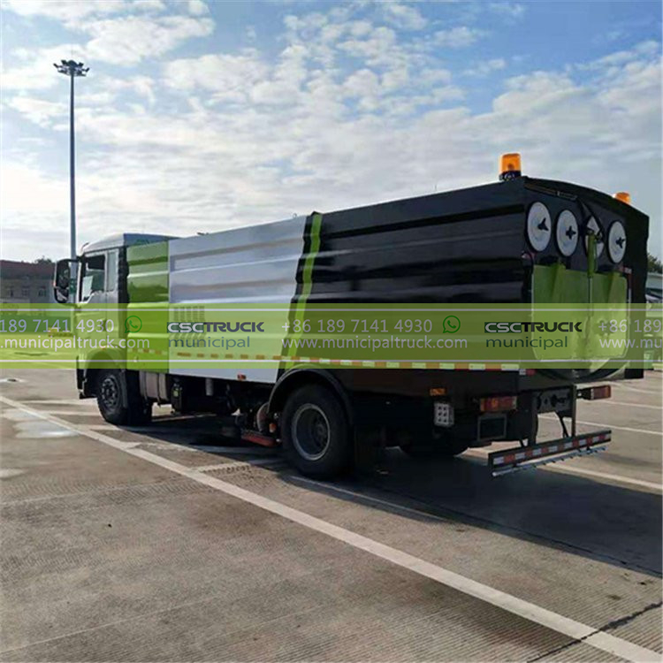 SINOTRUK Vacuum Clean Sweeper Truck Left Back SINOTRUK Vacuum Clean Sweeper Truck Left Back