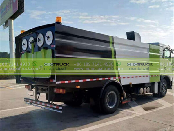 SINOTRUK Vacuum Clean Sweeper Truck Right Back
