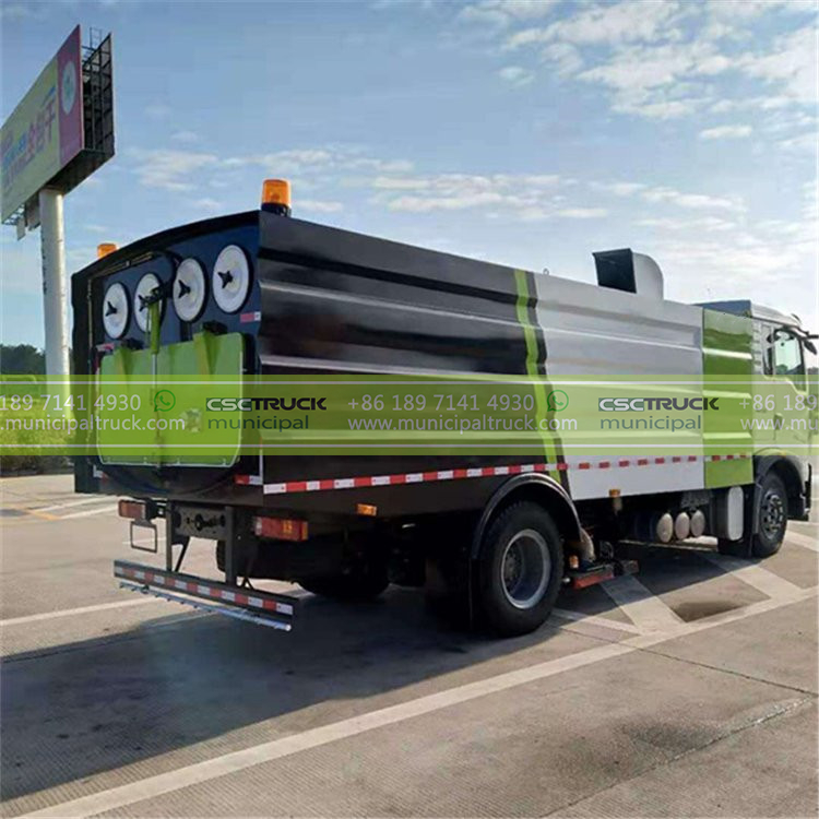 SINOTRUK Vacuum Clean Sweeper Truck Right Back SINOTRUK Vacuum Clean Sweeper Truck Right Back