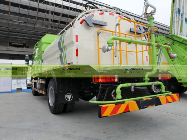 FOTON Water Jet Cleaning Truck Back View