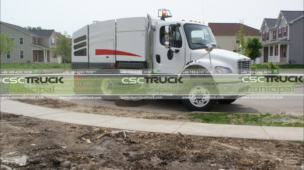 Sweeper Truck Drive Smoothly and Cautiously