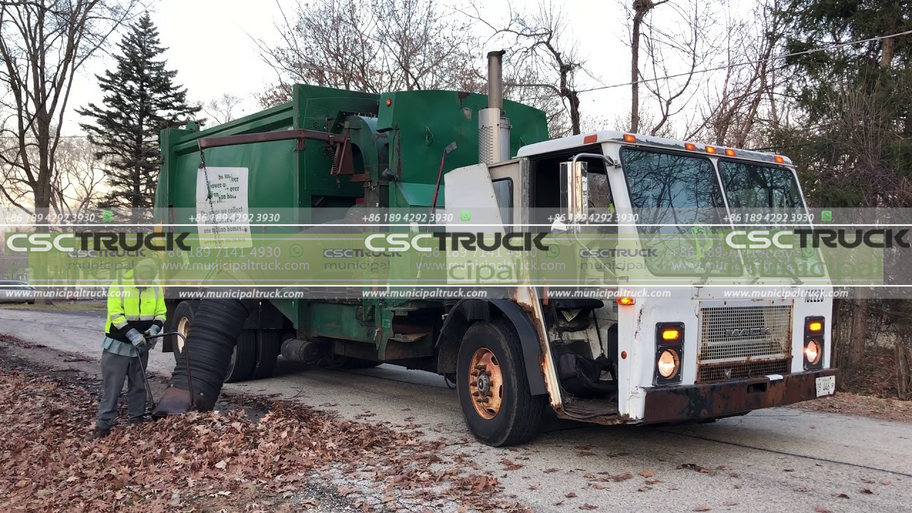 Vacuum garbage truck