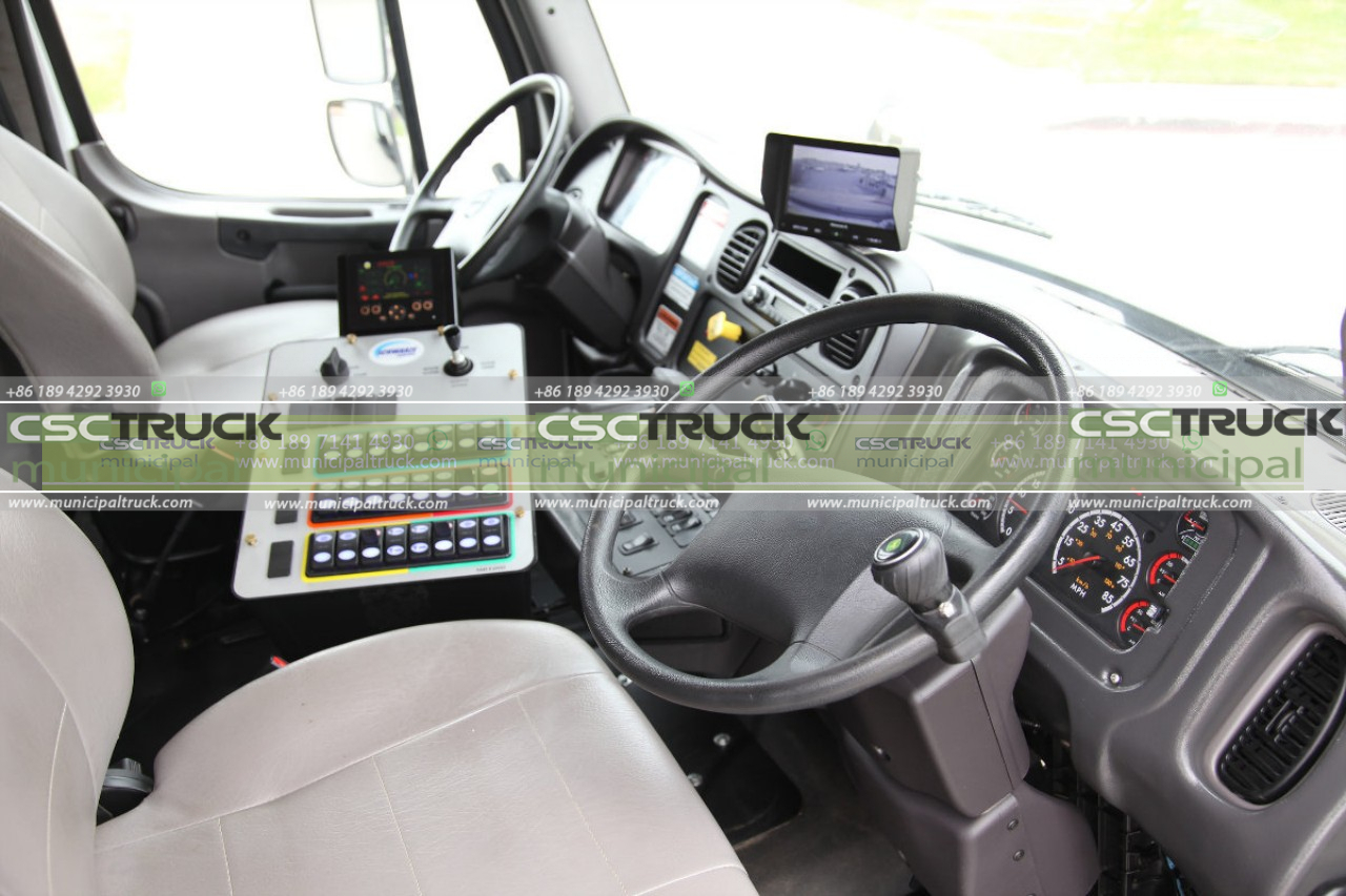 modern sweeper truck cabin (2)