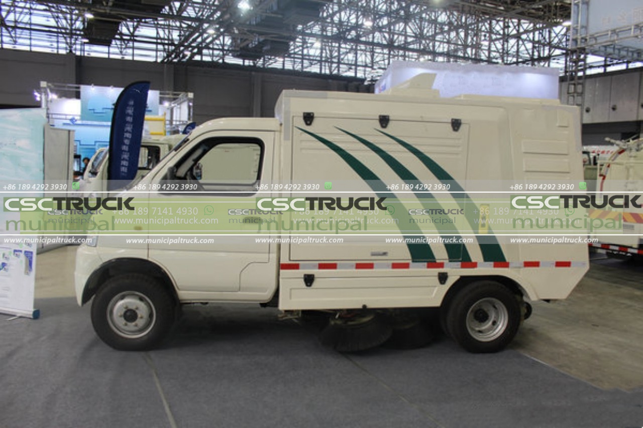 road sweeper truck side