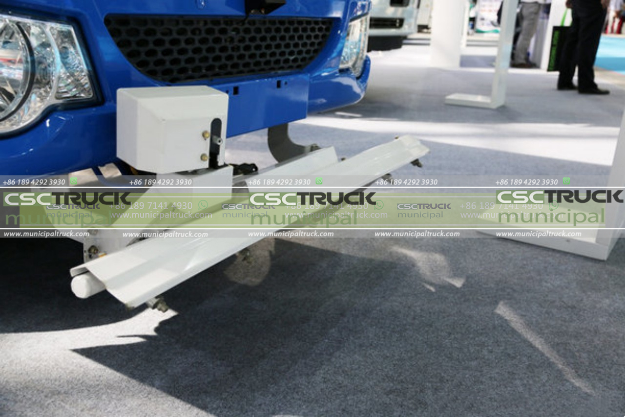 water jetting truck front