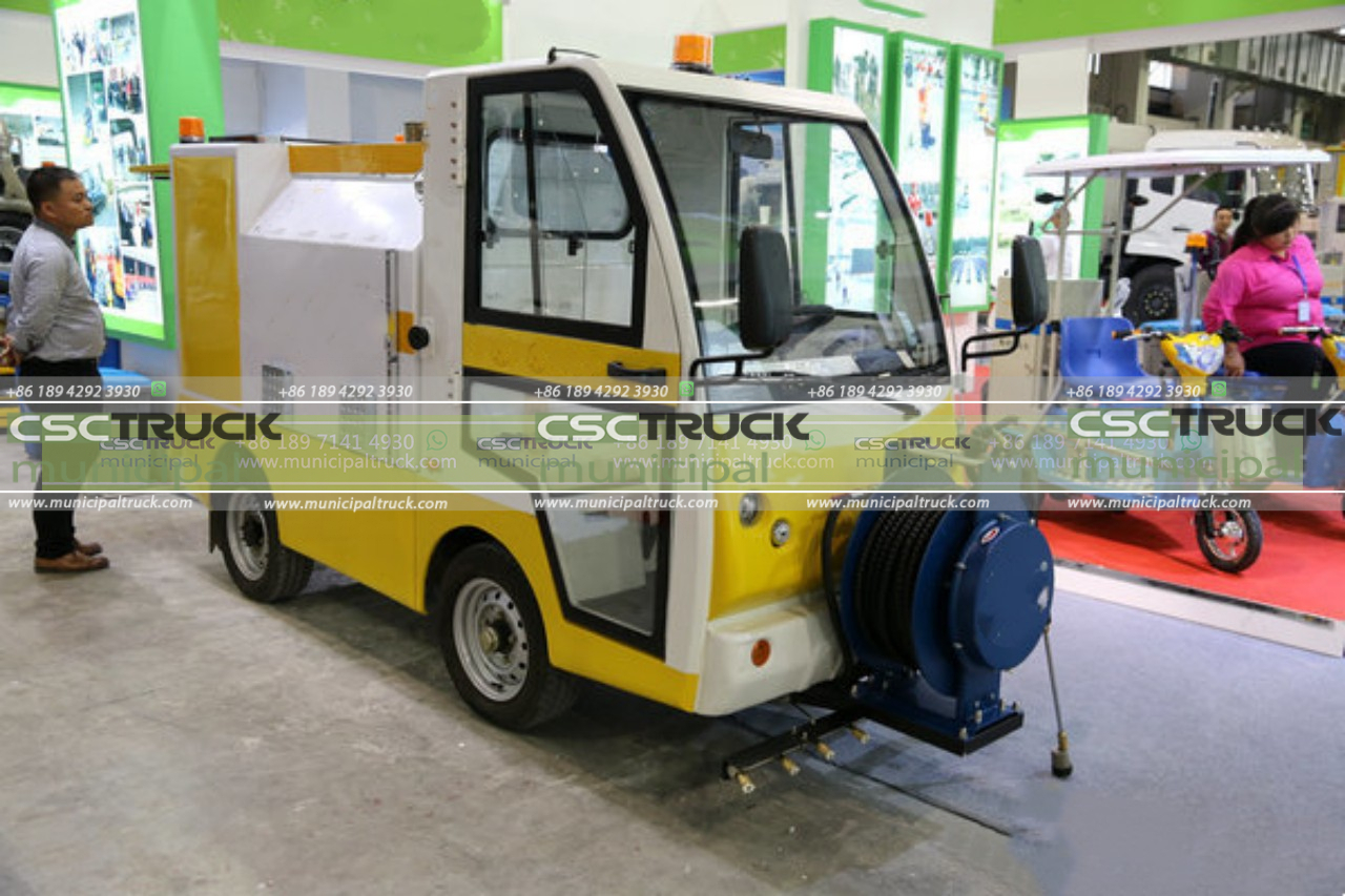 water sprinkler truck