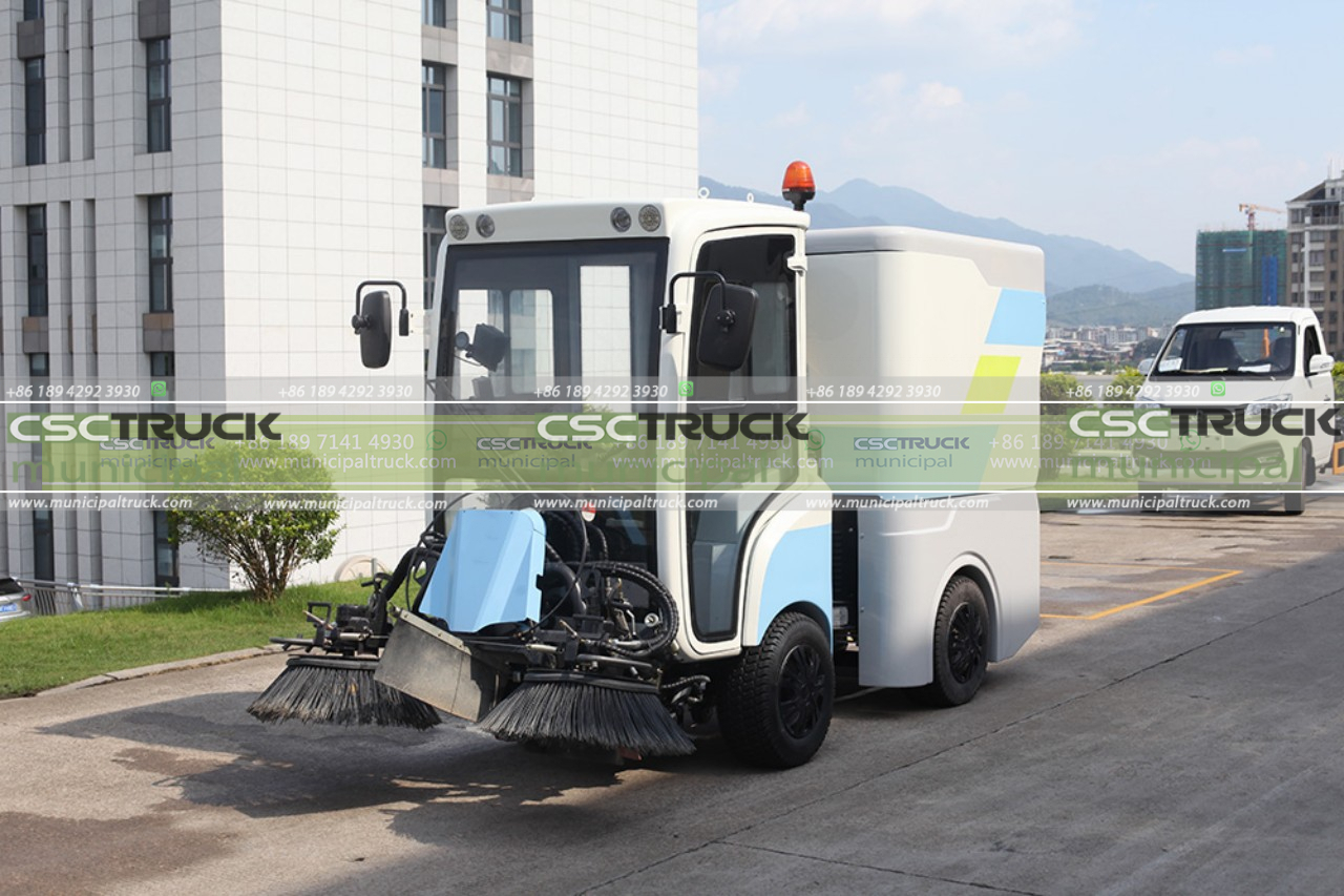 small sweeper truck (7)