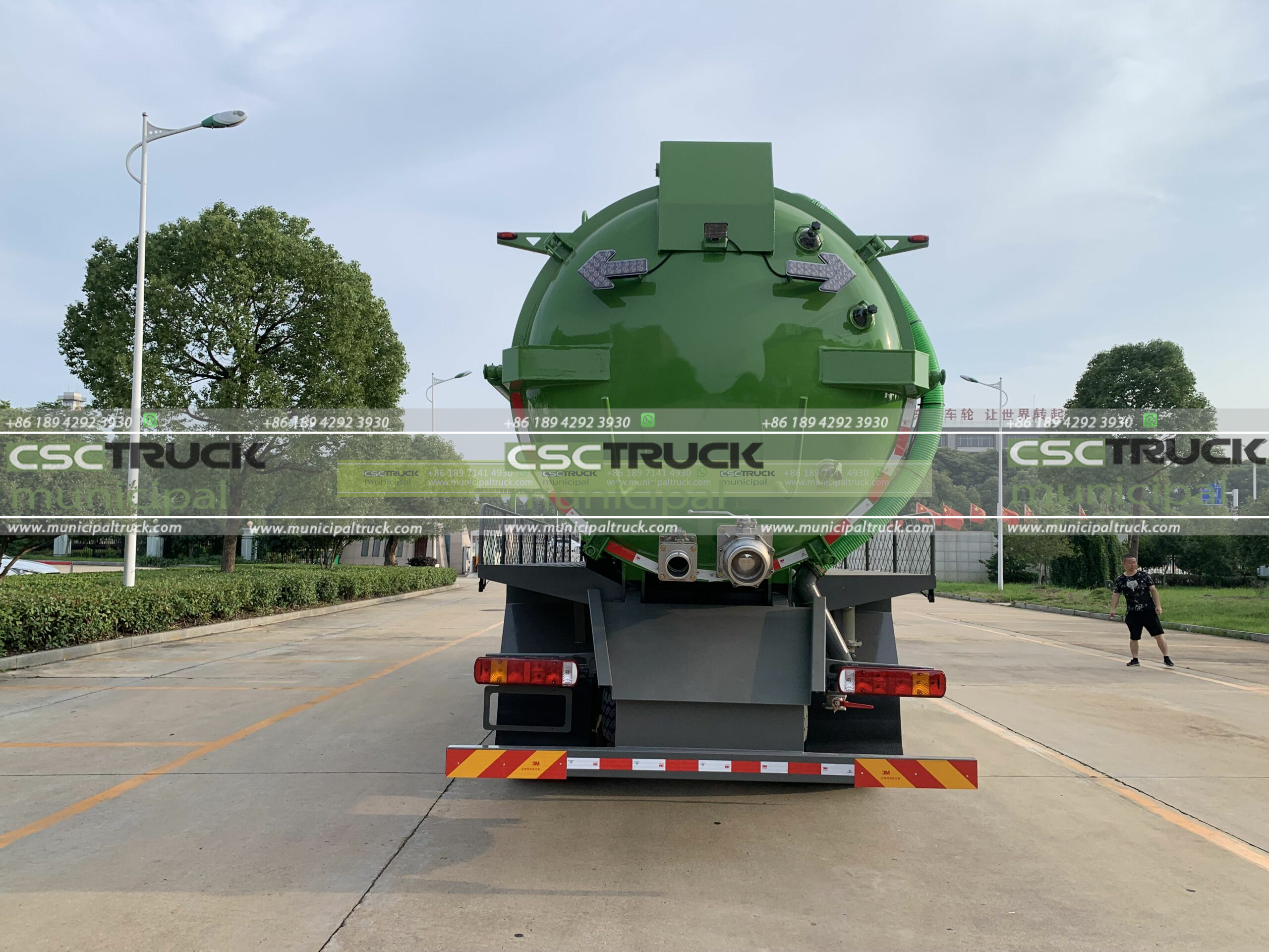 SINOTRUK Vacuum Sewer Truck 18000L Back Tank SINOTRUK Vacuum Sewer Truck 18000L Back Tank