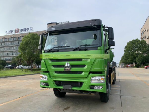 SINOTRUK Vacuum Sewer Truck 18000L Head Left