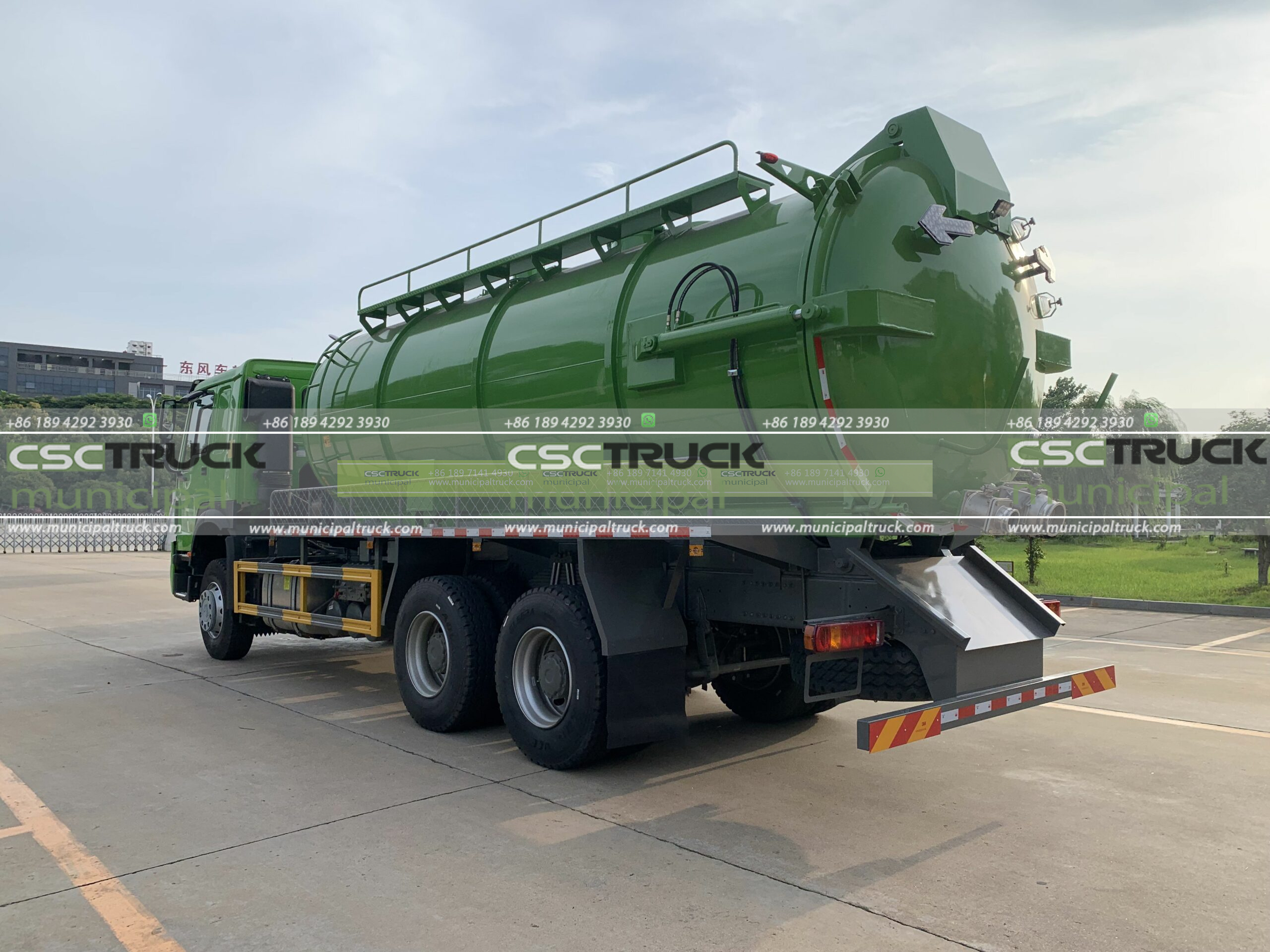 SINOTRUK Vacuum Sewer Truck 18000L Left Container SINOTRUK Vacuum Sewer Truck 18000L Left Container