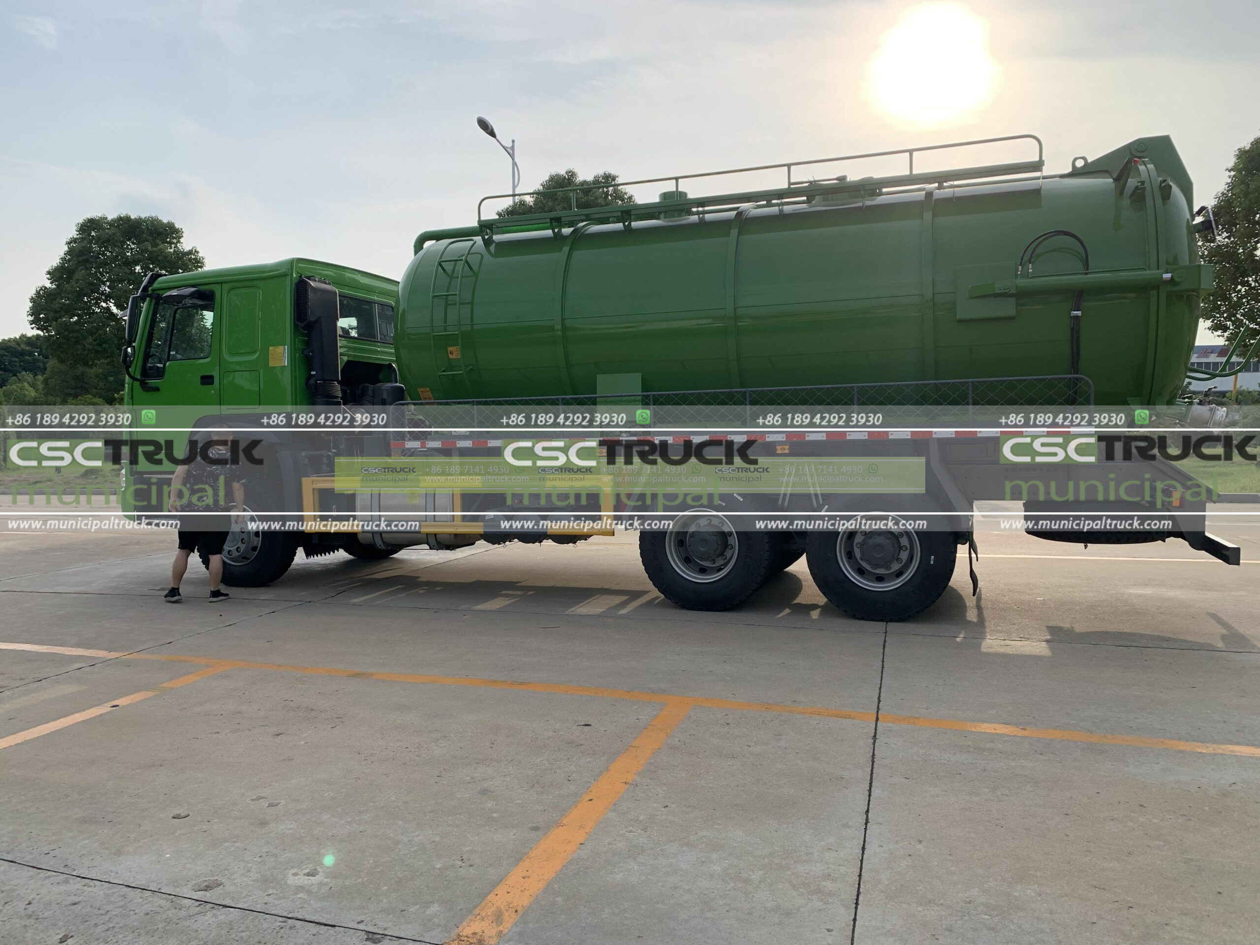 SINOTRUK Vacuum Sewer Truck 18000L Left Side SINOTRUK Vacuum Sewer Truck 18000L Left Side