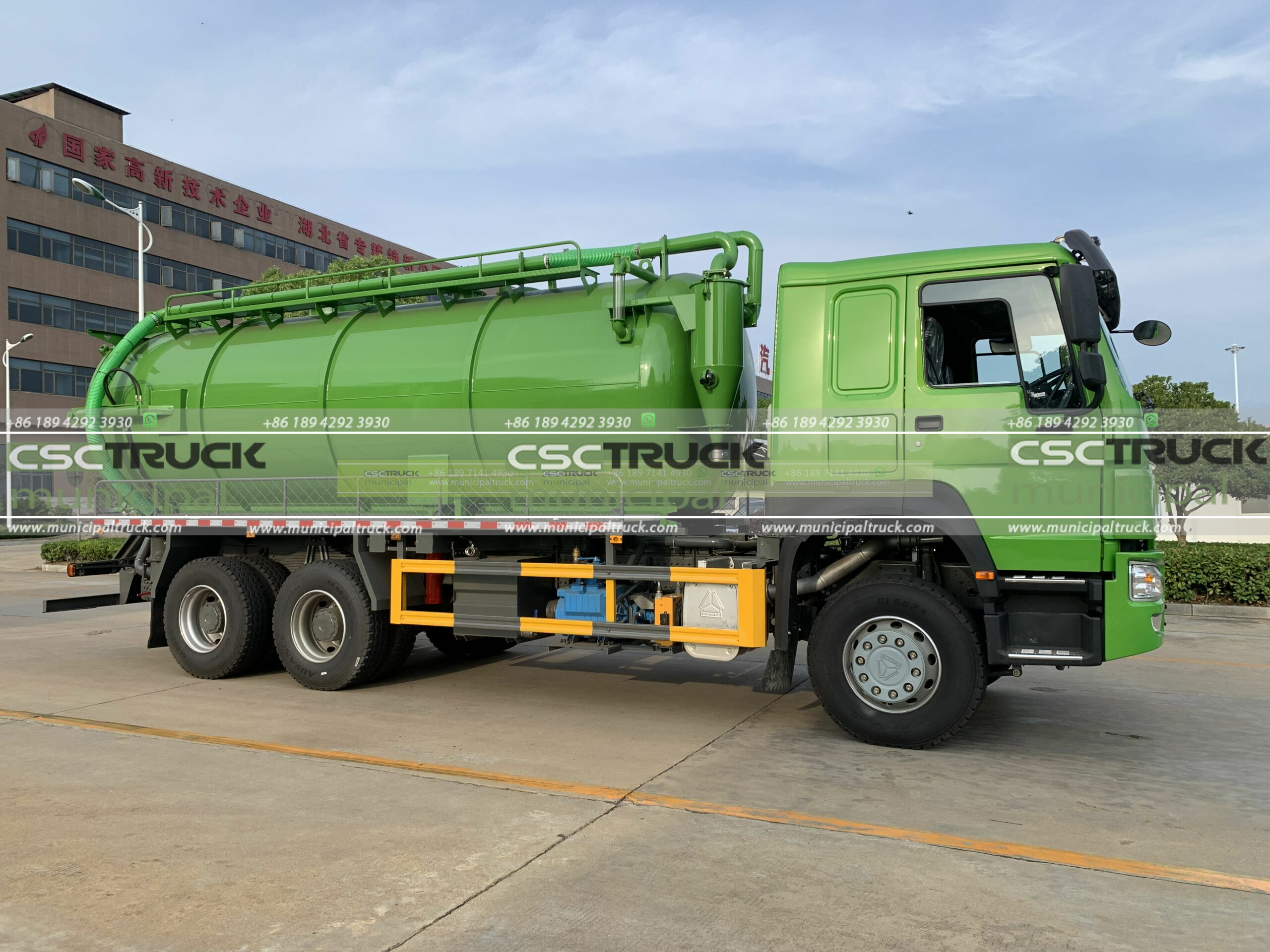 SINOTRUK Vacuum Sewer Truck 18000L Right Side SINOTRUK Vacuum Sewer Truck 18000L Right Side
