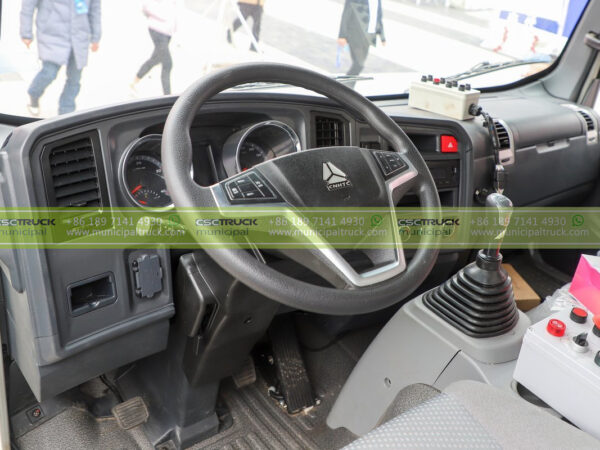HOWO Kitchen Food Garbage Truck Interior