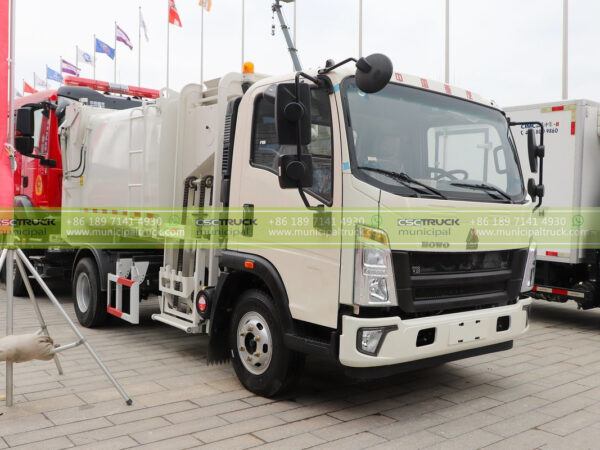 HOWO Kitchen Food Garbage Truck Right