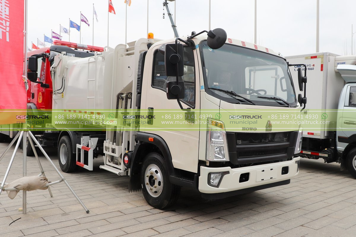 HOWO Kitchen Food Garbage Truck Right HOWO Kitchen Food Garbage Truck Right