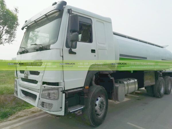 HOWO 30 Ton Sprinkler Water Tank Truck Head Left