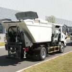 Self-Tipping Garbage Truck