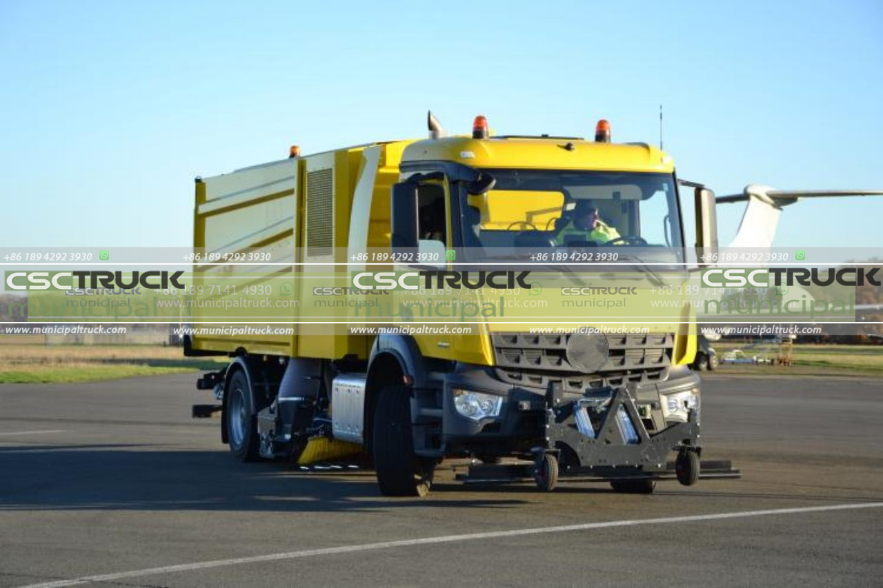 Airport sweeper truck