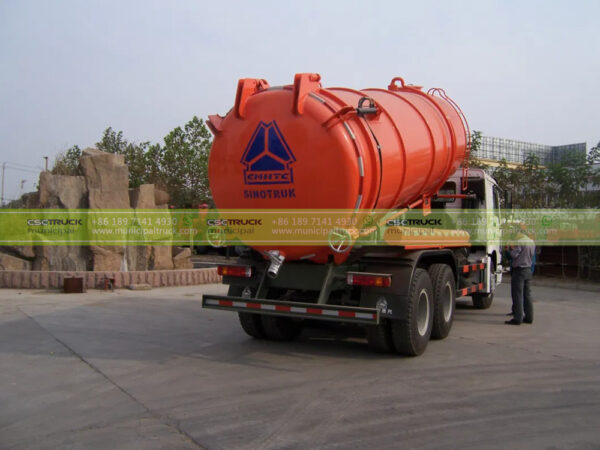 HOWO 20 CBM Fecal Suction Sewage Truck Red Back