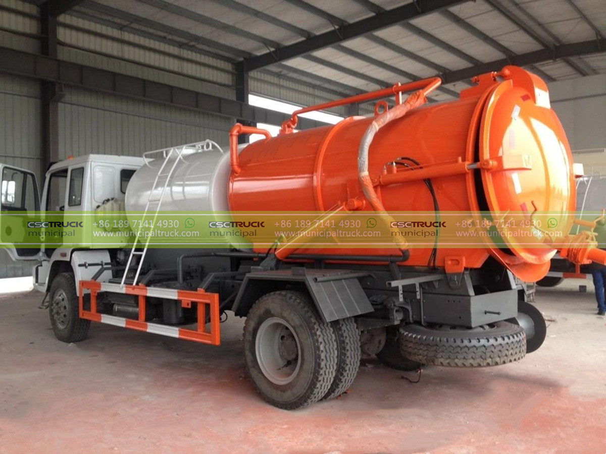 HOWO 20 Ton Vacuum Sewer Suction Truck Red Back HOWO 20 Ton Vacuum Sewer Suction Truck Red Back