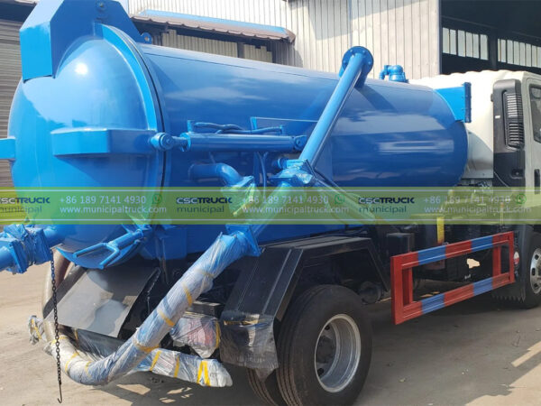 HOWO 6 CBM Vacuum Sewage Suction Truck Back