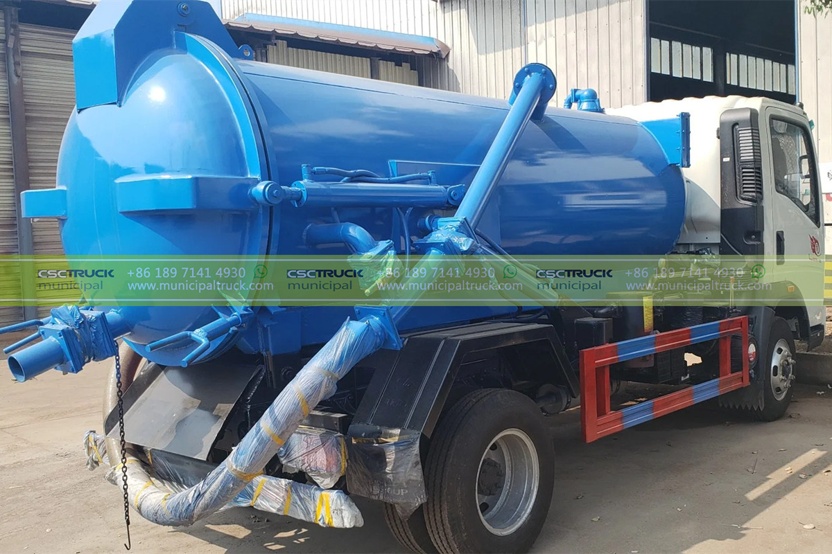 HOWO 6 CBM Vacuum Sewage Suction Truck Back